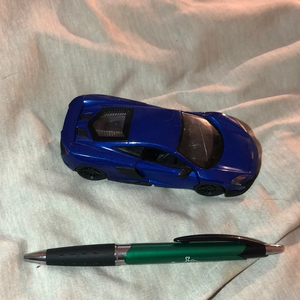McLaren 675LT 1:36 scale pull back action